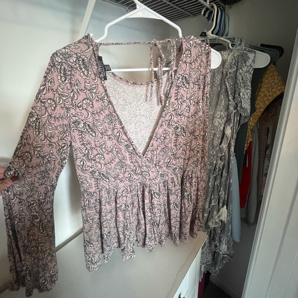 Cute top - Picture 3 of 3